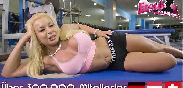 Deutsche geile Brunette wird zuhause gefickt und voll gespritzt